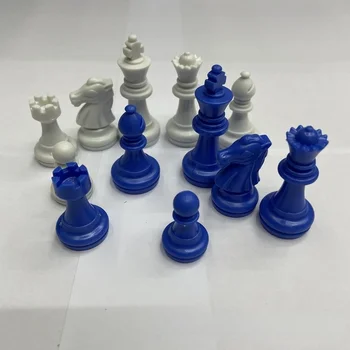 Rinkinys Plastiko PS Medžiagos, Mėlynos ir Baltos Šachmatų Karalius 49mm Aukšto, apie 85 Gramus, Be Šachmatų Lenta